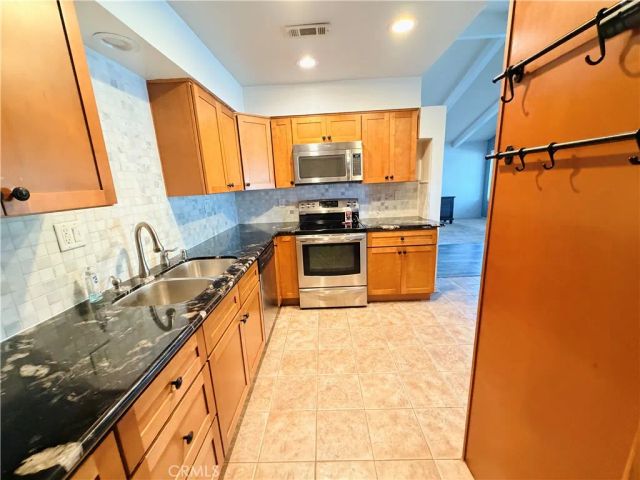 30001 Vacation, Canyon Lake, CA 92587