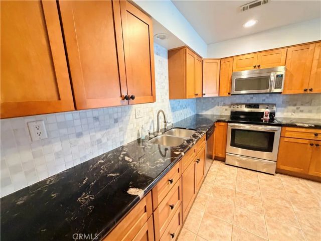 30001 Vacation, Canyon Lake, CA 92587