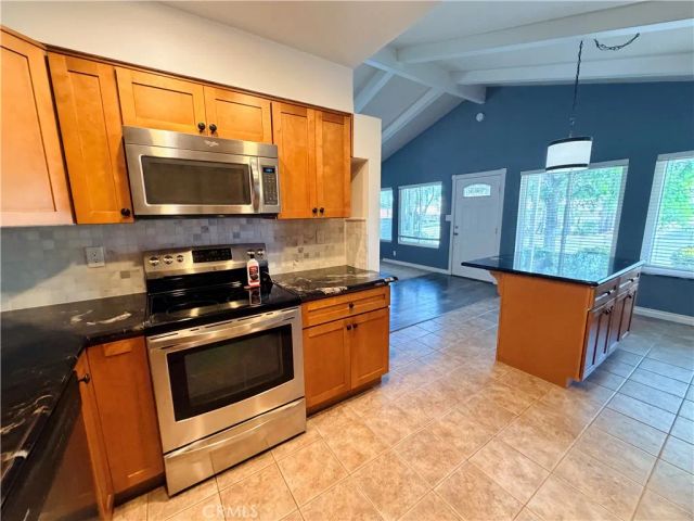 30001 Vacation, Canyon Lake, CA 92587