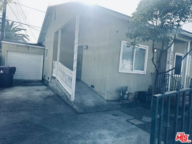 1204 E Smith Place, Long Beach, CA 90806