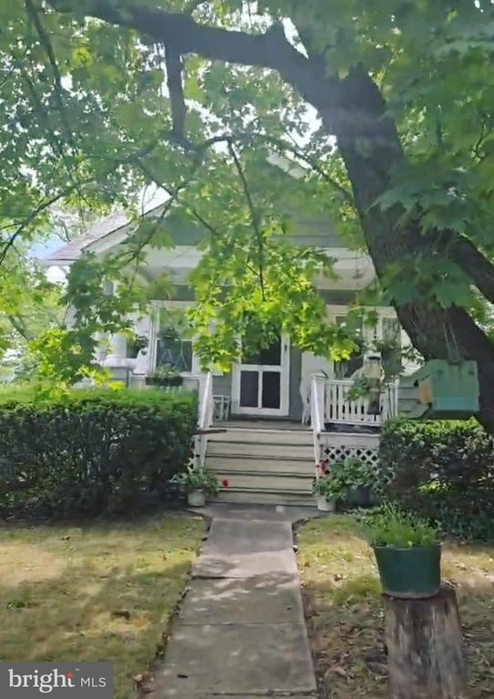 13 GLENWOOD AVE, Norristown, PA 19403