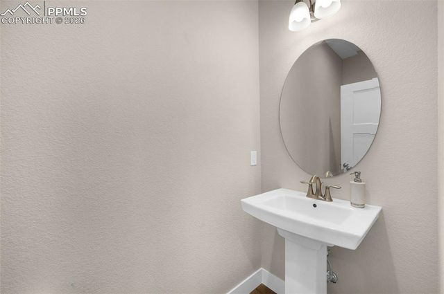 671 N Snyder Drive, Pueblo, CO 81007