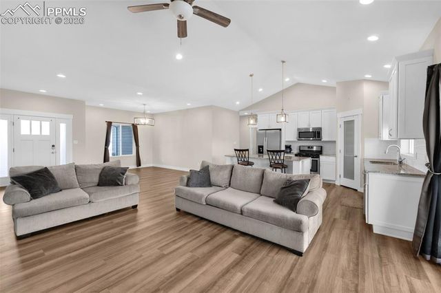 671 N Snyder Drive, Pueblo, CO 81007