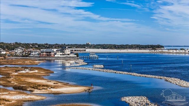 16 Wharf Ave, Pensacola, FL 32502