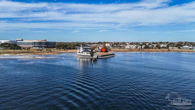 16 Wharf Ave, Pensacola, FL 32502