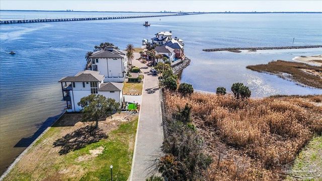 16 Wharf Ave, Pensacola, FL 32502