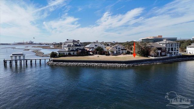 16 Wharf Ave, Pensacola, FL 32502