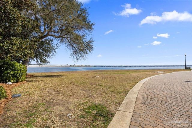 16 Wharf Ave, Pensacola, FL 32502