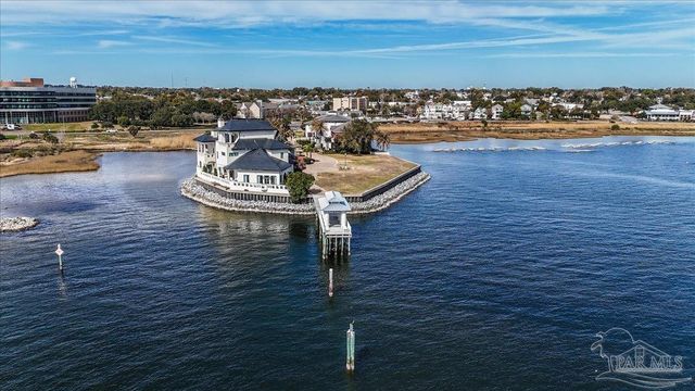 16 Wharf Ave, Pensacola, FL 32502