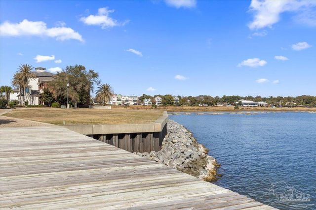 16 Wharf Ave, Pensacola, FL 32502