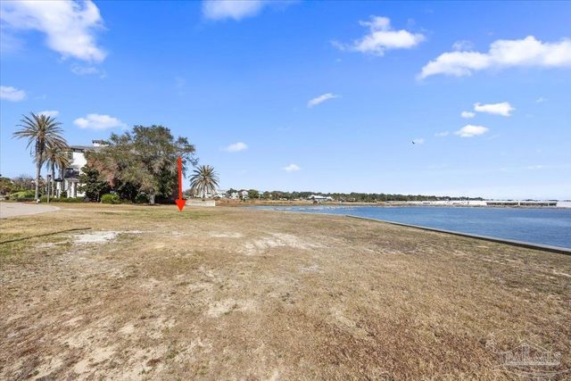 16 Wharf Ave, Pensacola, FL 32502