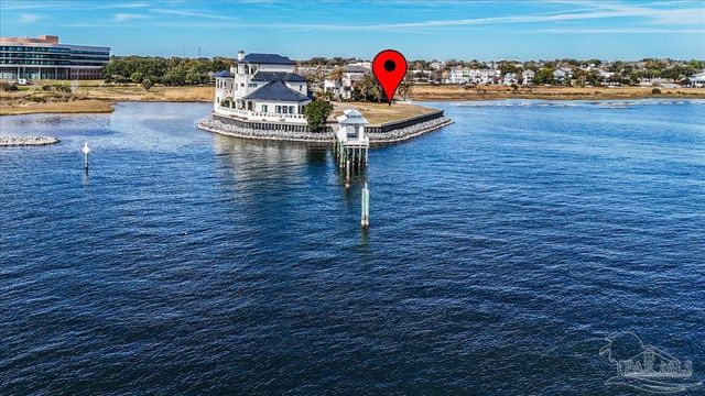 16 Wharf Ave, Pensacola, FL 32502