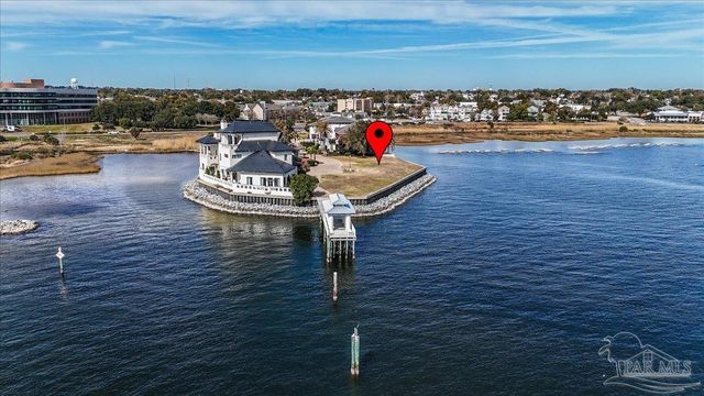16 Wharf Ave, Pensacola, FL 32502