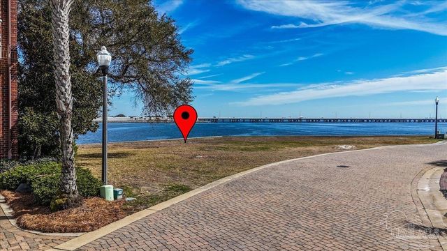 16 Wharf Ave, Pensacola, FL 32502
