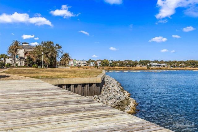 16 Wharf Ave, Pensacola, FL 32502