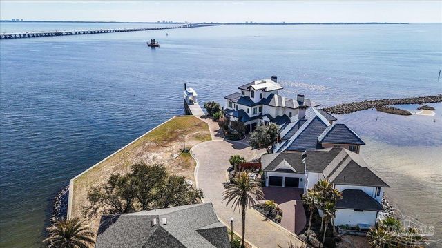 16 Wharf Ave, Pensacola, FL 32502
