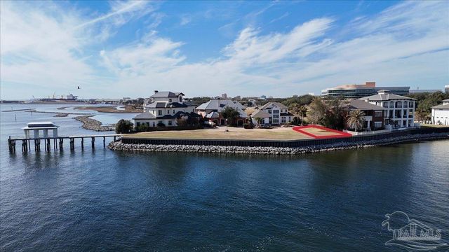16 Wharf Ave, Pensacola, FL 32502