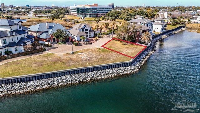 16 Wharf Ave, Pensacola, FL 32502