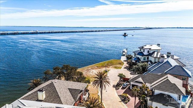 16 Wharf Ave, Pensacola, FL 32502