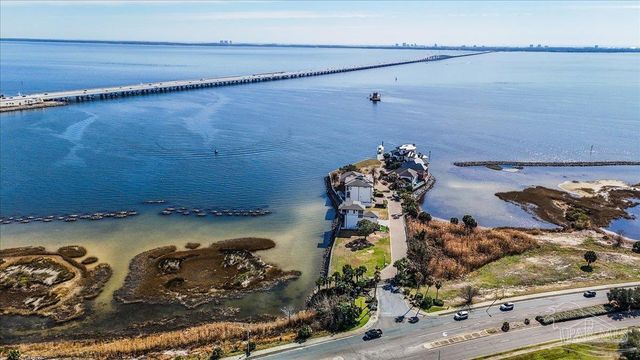 16 Wharf Ave, Pensacola, FL 32502