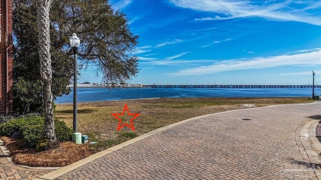 16 Wharf Ave, Pensacola, FL 32502
