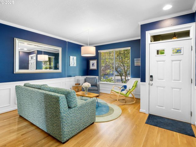 5218 Sw VIEW POINT Ter, Portland, OR 97239