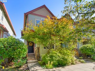 5218 Sw VIEW POINT Ter, Portland, OR 97239