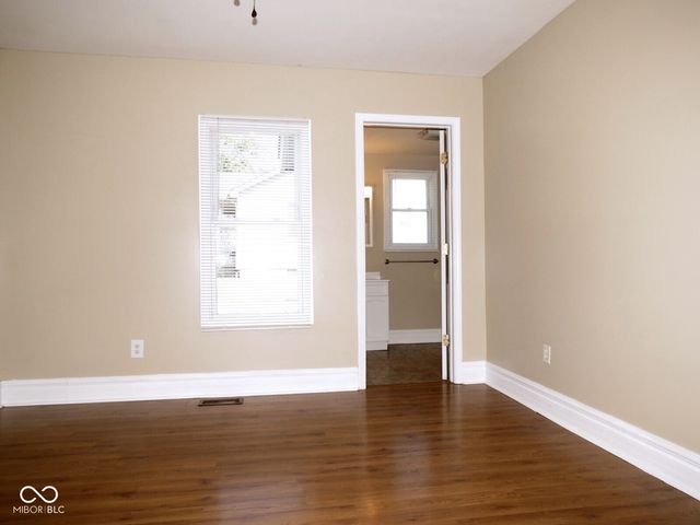 1215 Iowa Street, Columbus, IN 47201