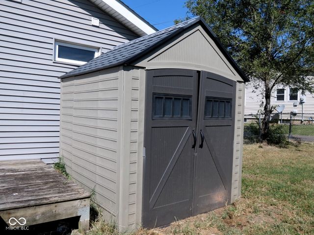 1215 Iowa Street, Columbus, IN 47201