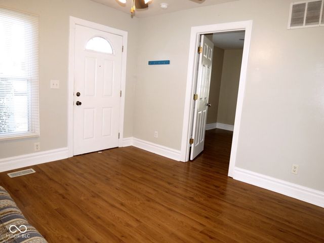 1215 Iowa Street, Columbus, IN 47201