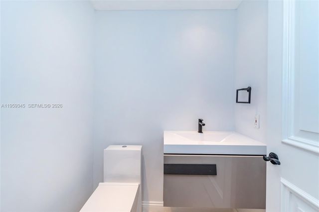 791 Crandon Blvd 507, Key Biscayne, FL 33149