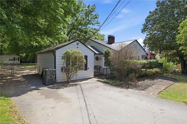 310 E Holly Hill Road, Thomasville, NC 27360