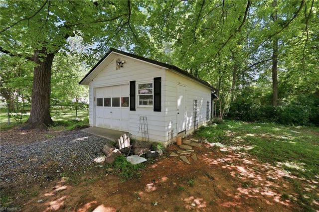 310 E Holly Hill Road, Thomasville, NC 27360