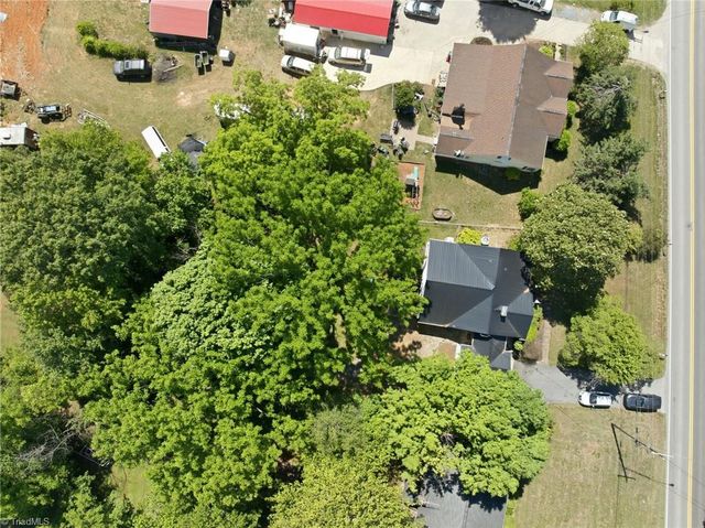 310 E Holly Hill Road, Thomasville, NC 27360