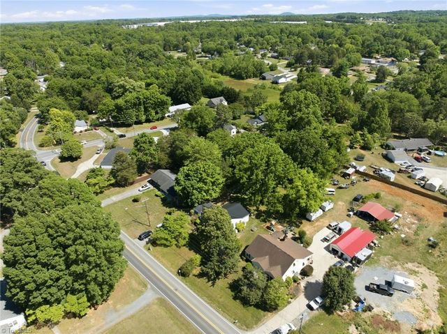 310 E Holly Hill Road, Thomasville, NC 27360