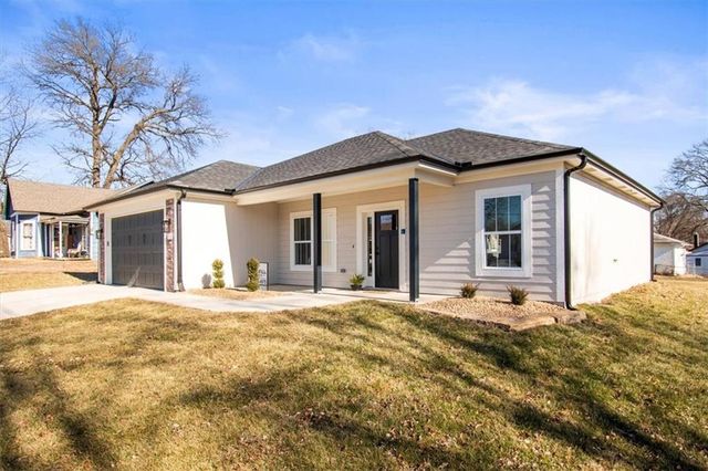 218 N Boardman Street, Pleasant Hill, MO 64080