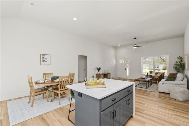 218 N Boardman Street, Pleasant Hill, MO 64080