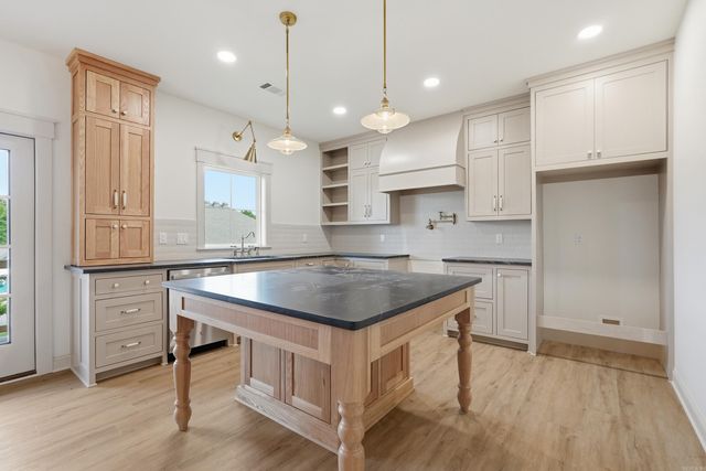 1100 Edinburgh Drive, Conway, AR 72034