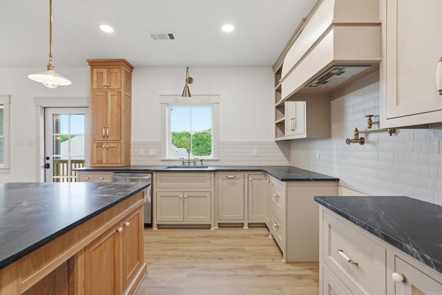 1100 Edinburgh Drive, Conway, AR 72034