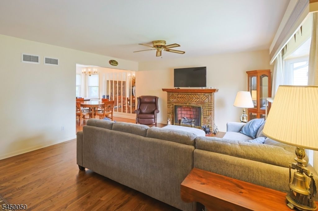286 Pershing Rd, Clifton City, NJ 07013 — photo 2