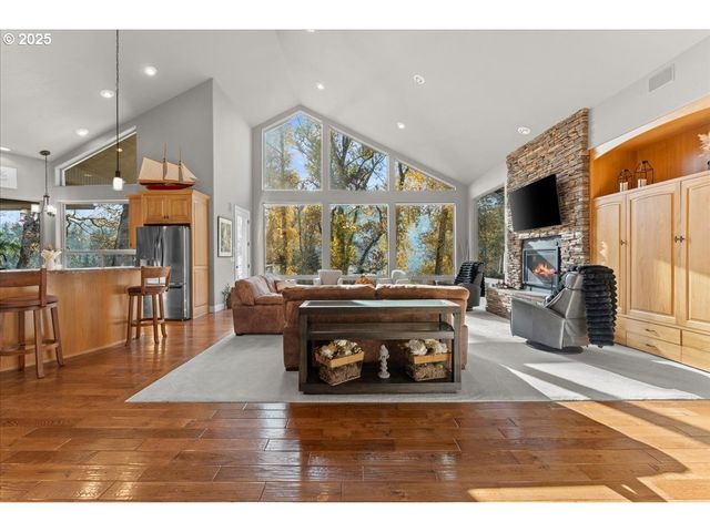 17616 ABIQUA Rd Ne, Silverton, OR 97381