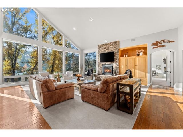 17616 ABIQUA Rd Ne, Silverton, OR 97381