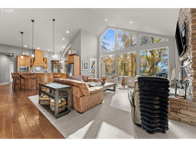 17616 ABIQUA Rd Ne, Silverton, OR 97381