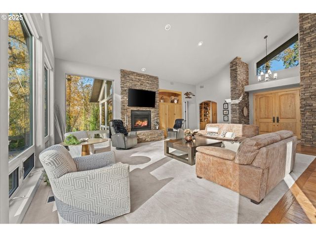 17616 ABIQUA Rd Ne, Silverton, OR 97381