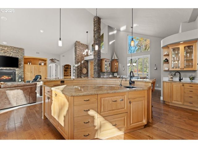 17616 ABIQUA Rd Ne, Silverton, OR 97381