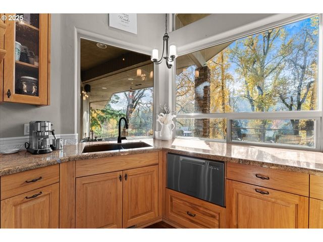 17616 ABIQUA Rd Ne, Silverton, OR 97381