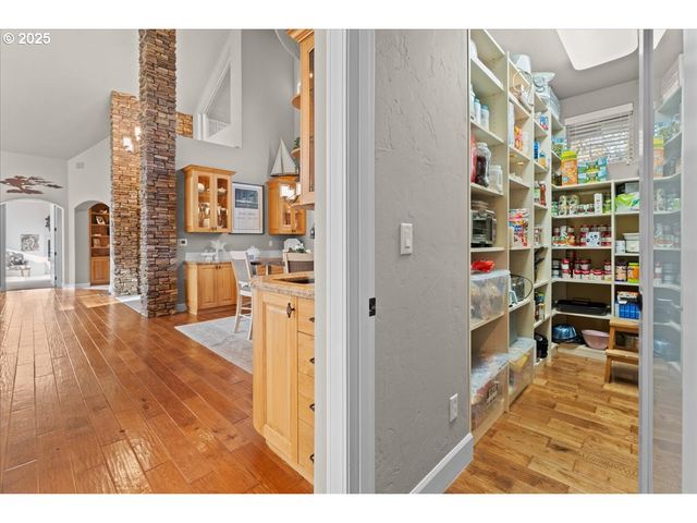 17616 ABIQUA Rd Ne, Silverton, OR 97381