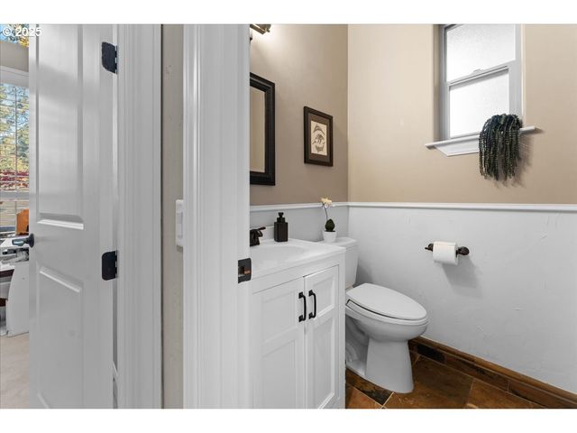 17616 ABIQUA Rd Ne, Silverton, OR 97381