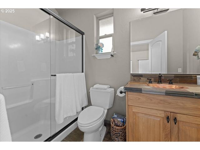 17616 ABIQUA Rd Ne, Silverton, OR 97381