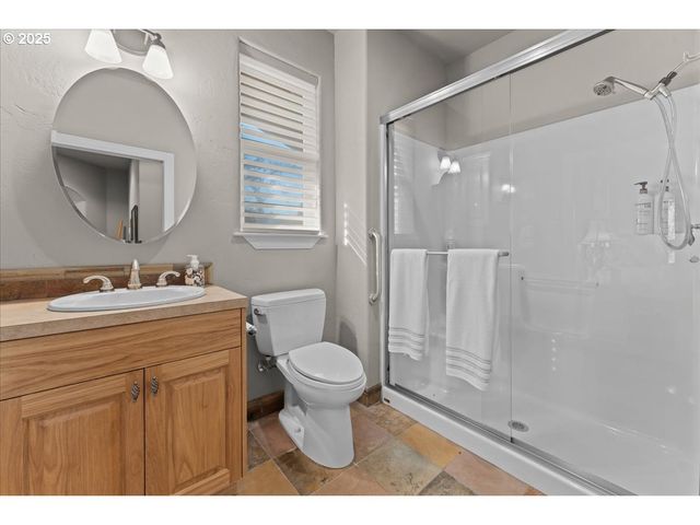 17616 ABIQUA Rd Ne, Silverton, OR 97381